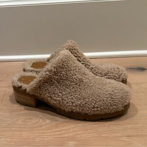 Donald J Pliner Sammie fuzzy mule/clog size 8.5